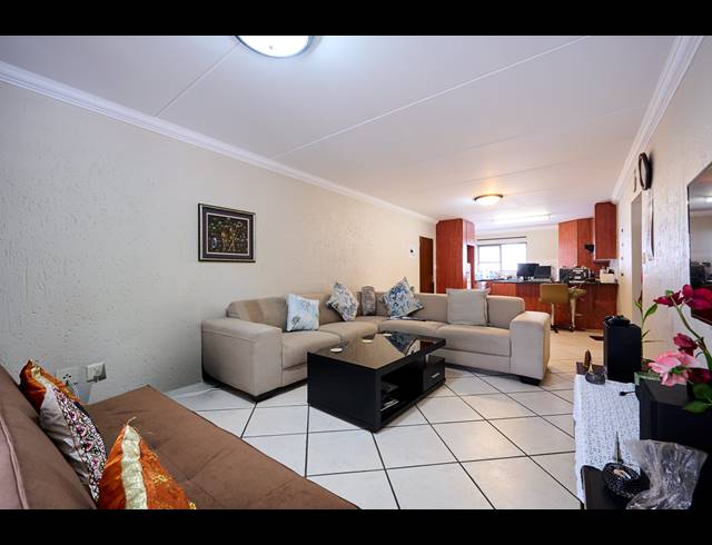 2 BEDROOM APARTMENT FOR SALE IN SUNNINGHILL